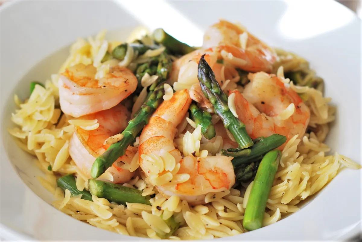 Got only 15-minutes to Make a delicious  dinner for the Family? This Lemon Orzo Shrimp recipe will do the trick. AND you only need one pan.